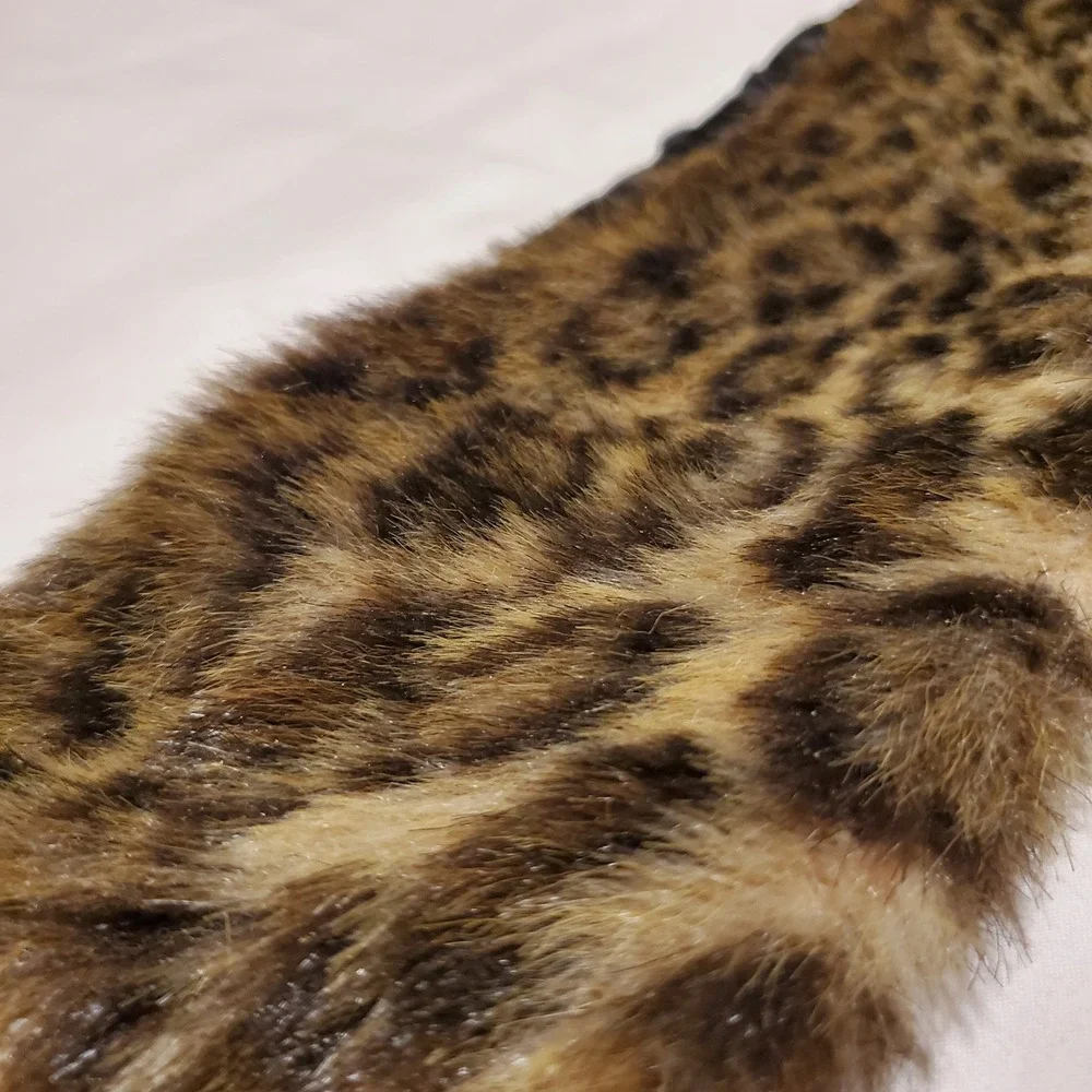 Art of the Scarf Tie Rack Leopard Faux Fur Neck Warmer Stole Brown Tan Black